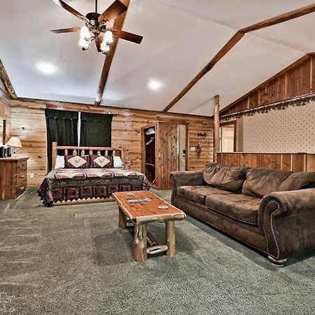 Secluded Cabin In The Woods! 1 Story Villa Юрека Спрингс Екстериор снимка